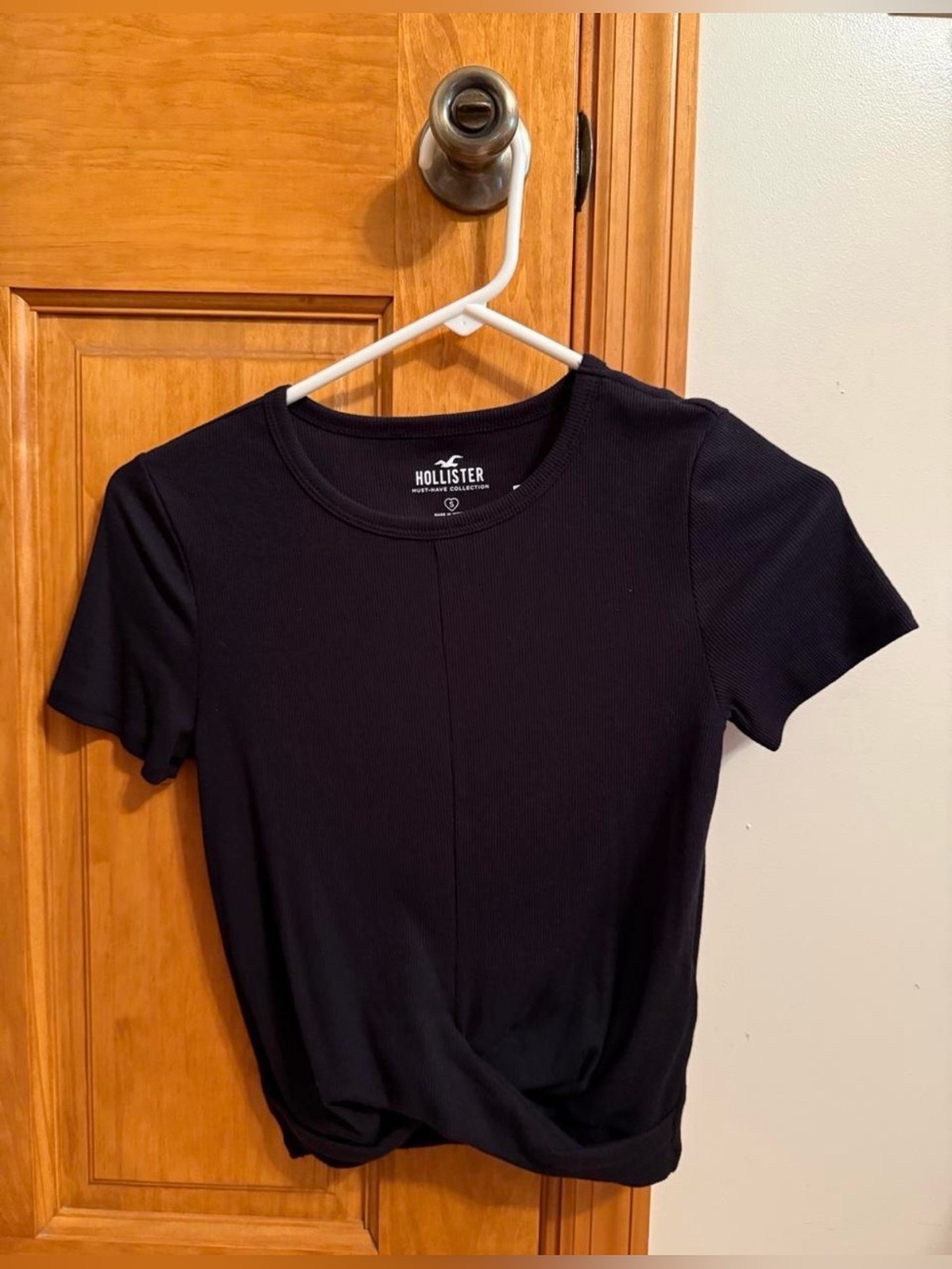 Hollister Black Short Sleeve Twist Front Tee